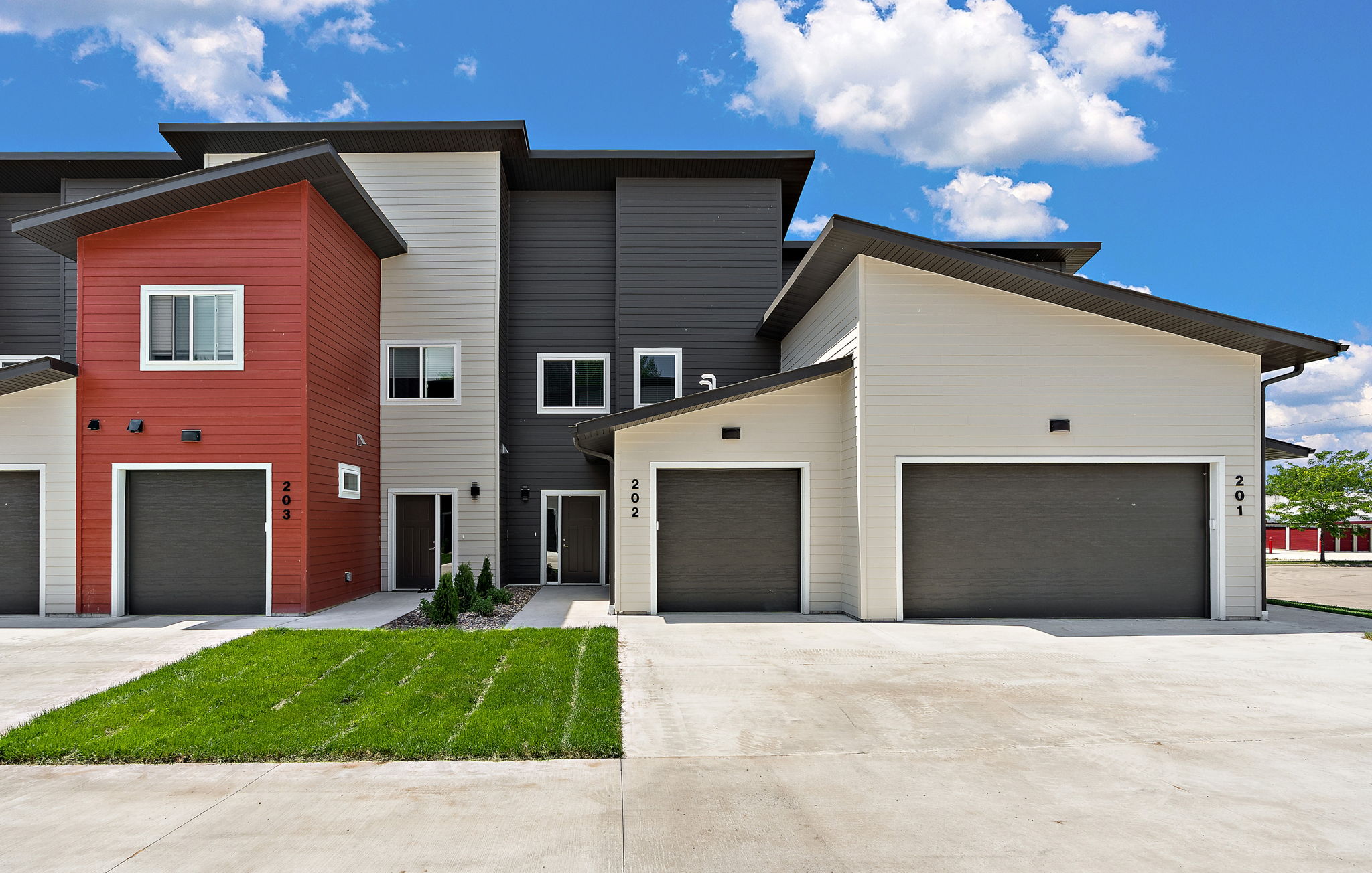 https://manorheightsrochester.com/wp-content/uploads/2026/07/7-web-or-mls-UAV-Vision-Media-I-Rochester-MN-I-Unit-202-29.jpg